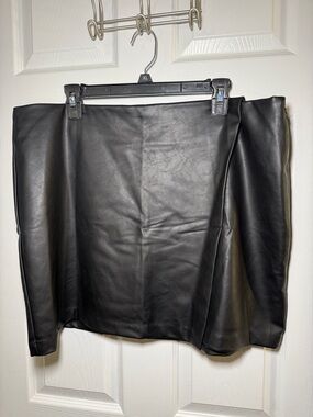 Old Navy Black Faux Leather Wrap Skirt XL NWT Mini Vegan Leather Chic Staple
